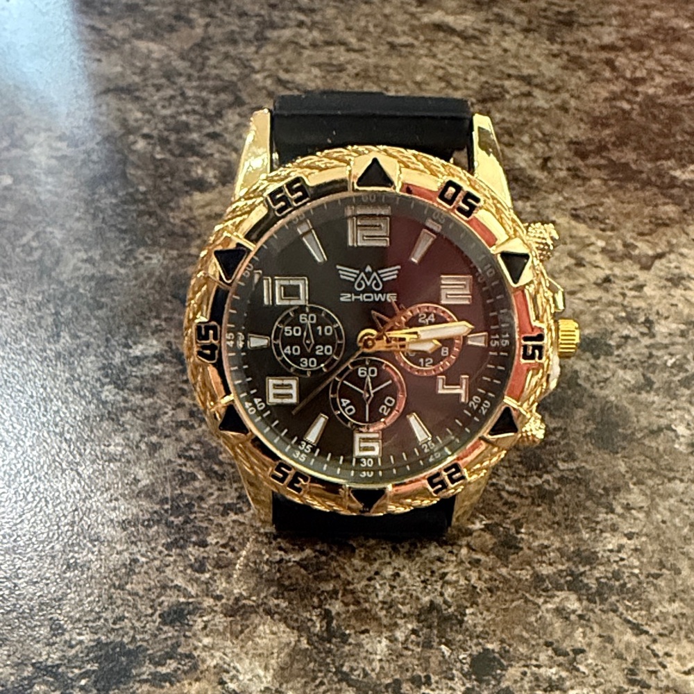 #84 Zhowe Men’s Quartz Watch Featuring a Gold Tone Alloy Case and Black Dial - Picture 6 of 6